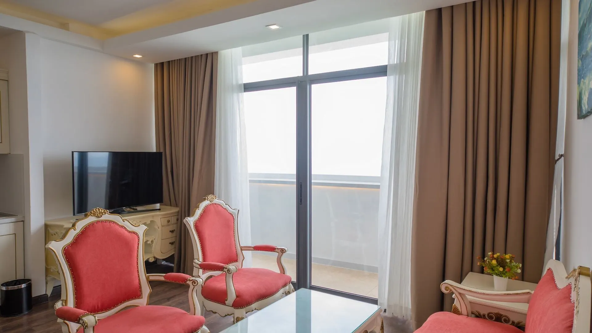 Phantasia Apartments 나트랑